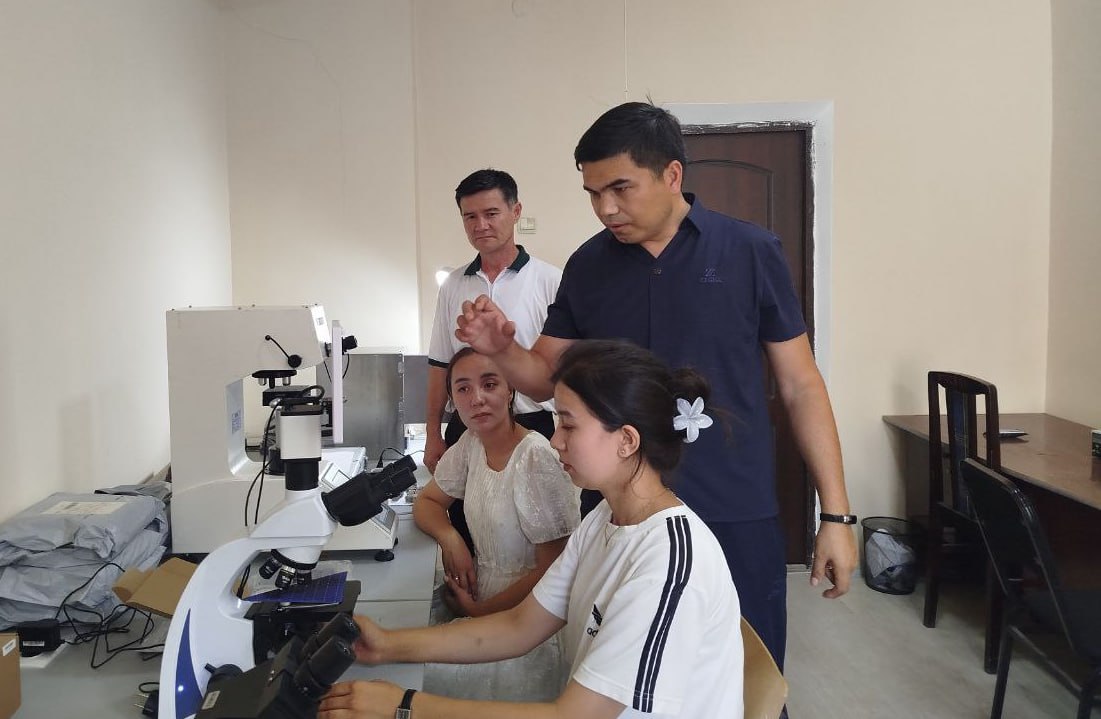 Talabalar "Yosh ixtirochilar" to‘garagida qattiq jismlarning xossalari tahlili ustida faoliyat olib borishmoqda