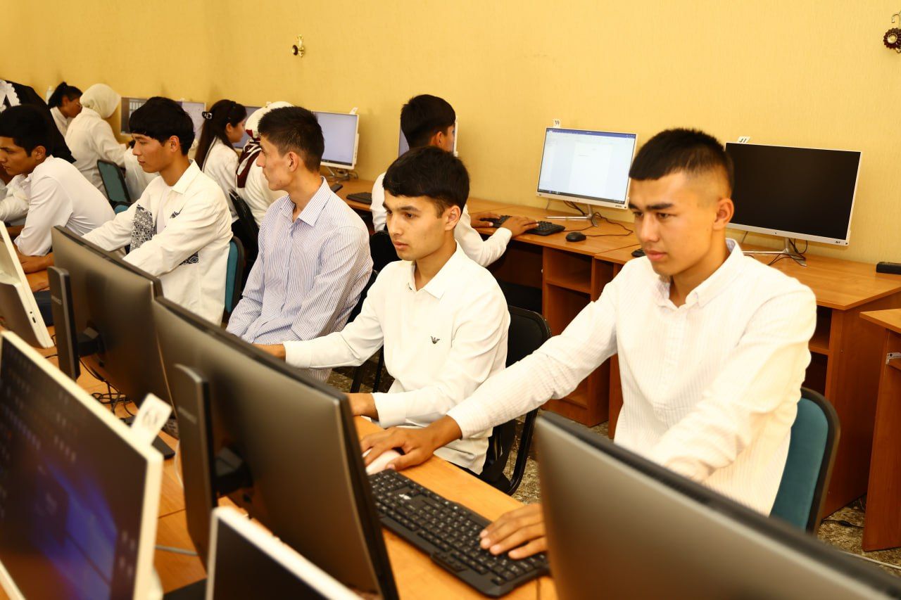 Yangi talabalar universitet bilan yaqindan tanishmoqda