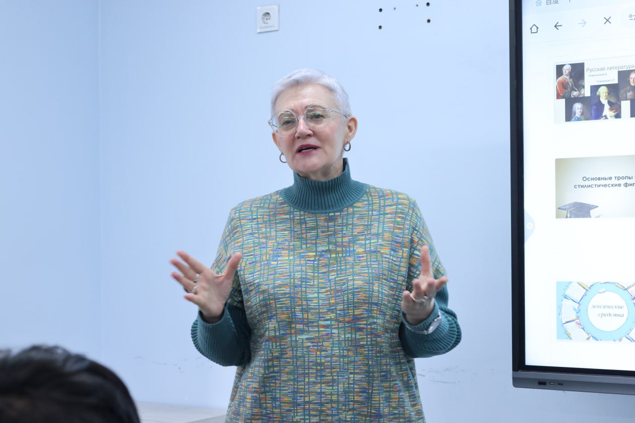 Rossiyalik professor Qo‘qon davlat universitetida dars mashg‘ulotlari o‘tmoqda