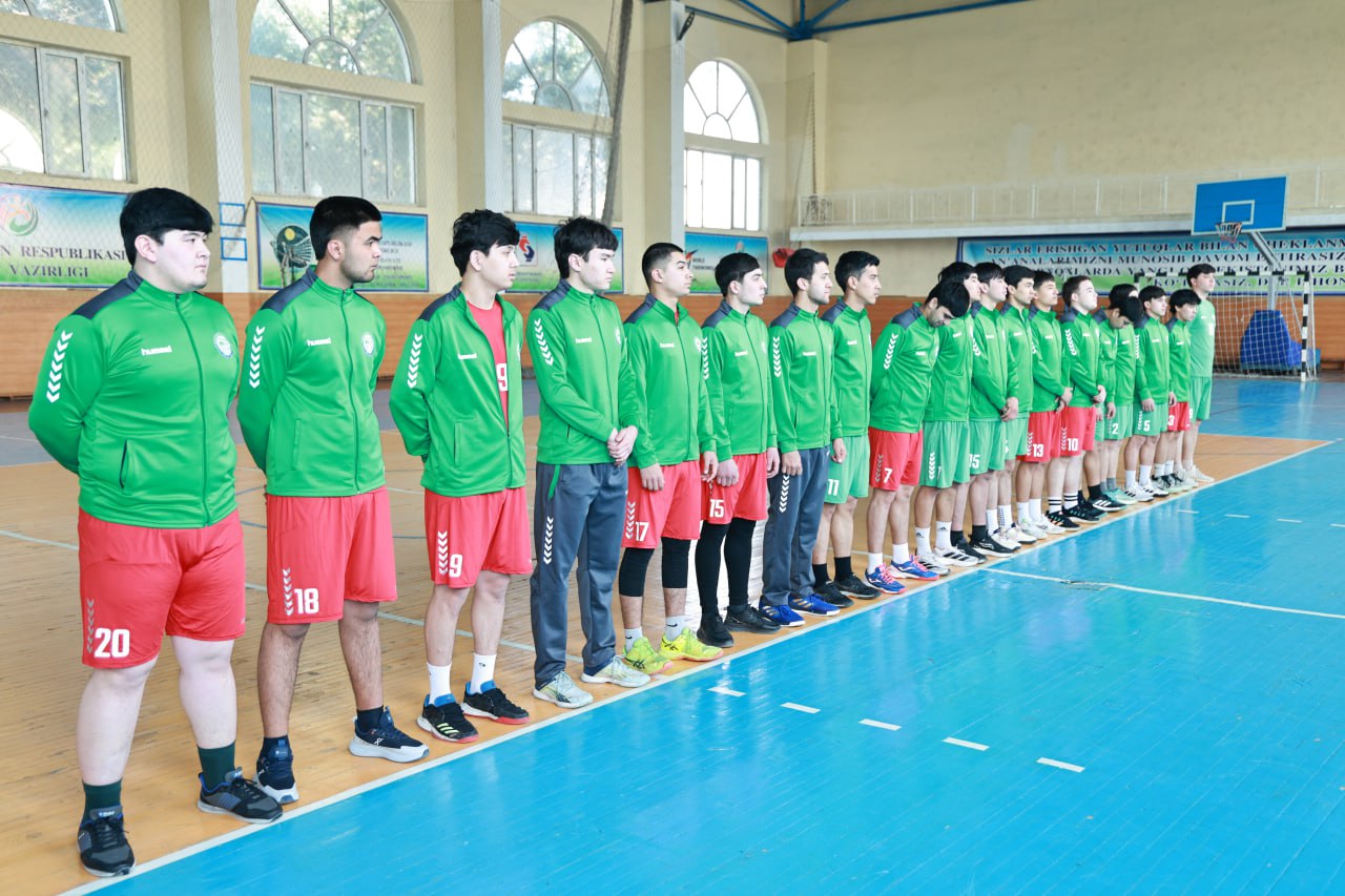 Gandbol: Qoʻqon davlat universiteti jamoasi musobaqaga yoʻl oldi